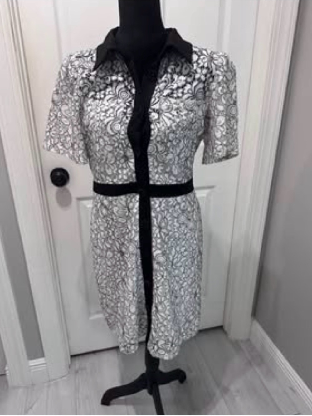 Sam Edelman shirtdress is crafted of floral lace size 8 brand new with tags